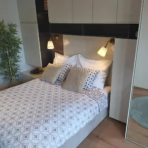 Apartment Siedmiogrodzka - Most Handy Location, Aircon & Garage Free, Warsaw